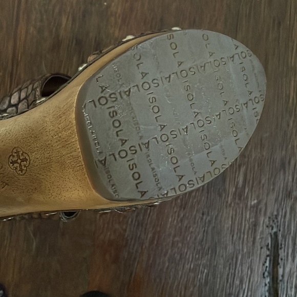 NWOT ISOLA Brown Wood and gold nailhead platform wedge shoes. SZ 7 . - Picture 4 of 6